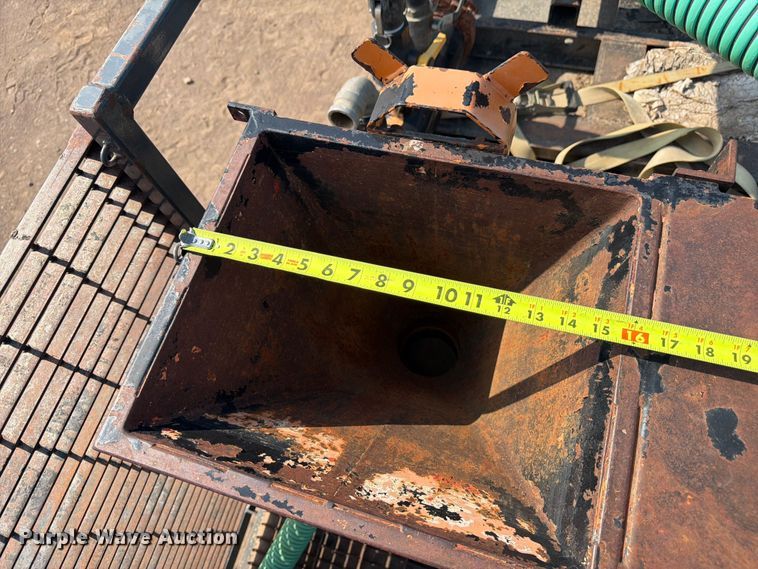 image for item FM7584 2000 Freightliner Conventional flatbed truck