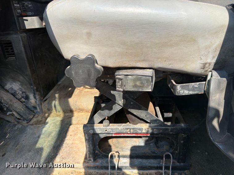 image for item FM7584 2000 Freightliner Conventional flatbed truck