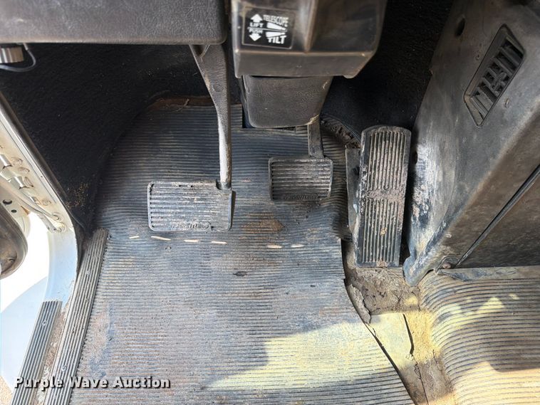 image for item FM7584 2000 Freightliner Conventional flatbed truck