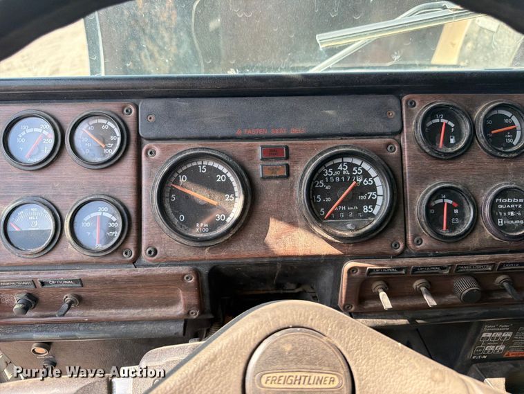 image for item FM7584 2000 Freightliner Conventional flatbed truck