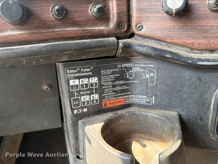 image for item FM7584 2000 Freightliner Conventional flatbed truck