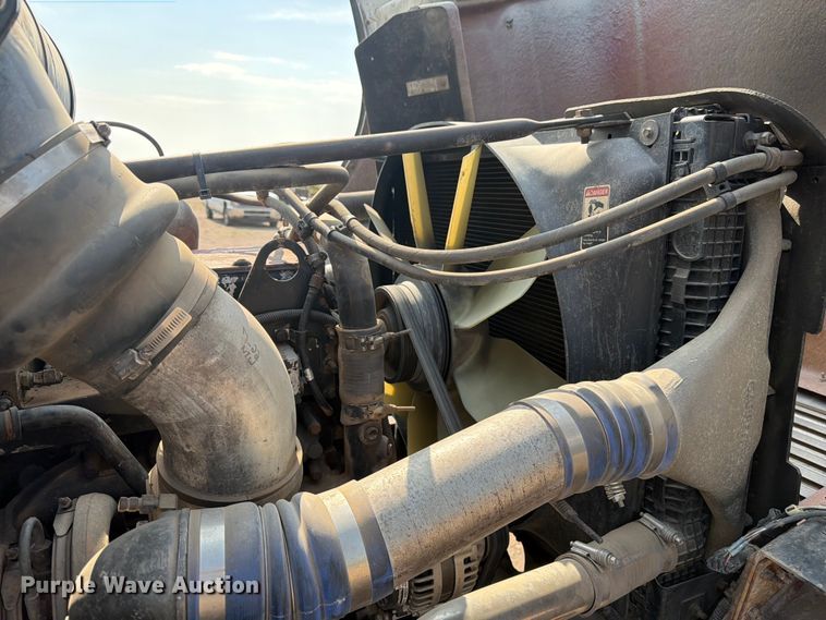 image for item FM7584 2000 Freightliner Conventional flatbed truck