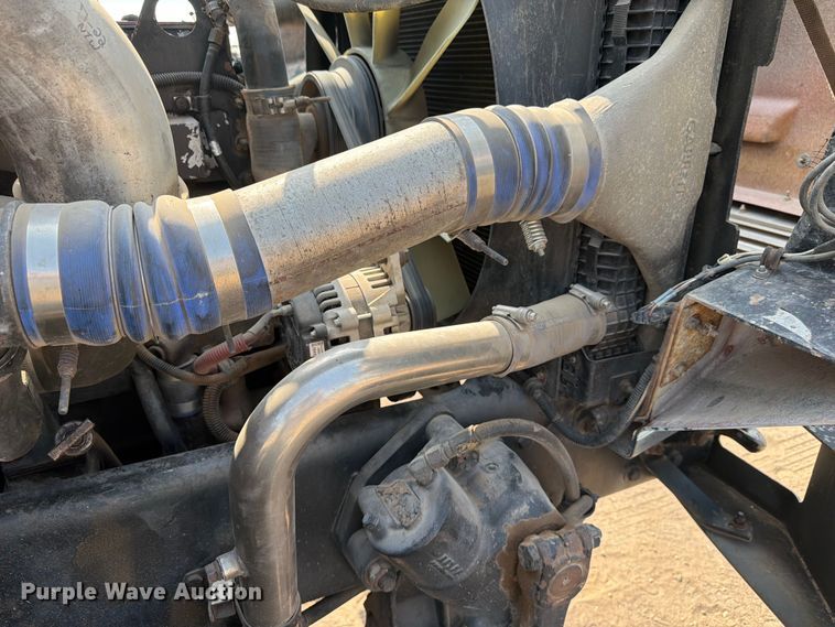 image for item FM7584 2000 Freightliner Conventional flatbed truck