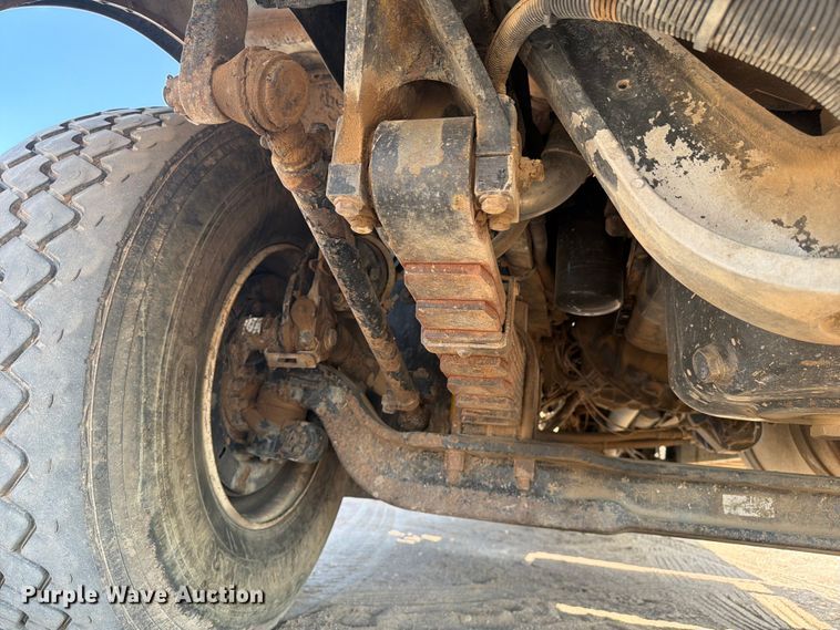 image for item FM7584 2000 Freightliner Conventional flatbed truck