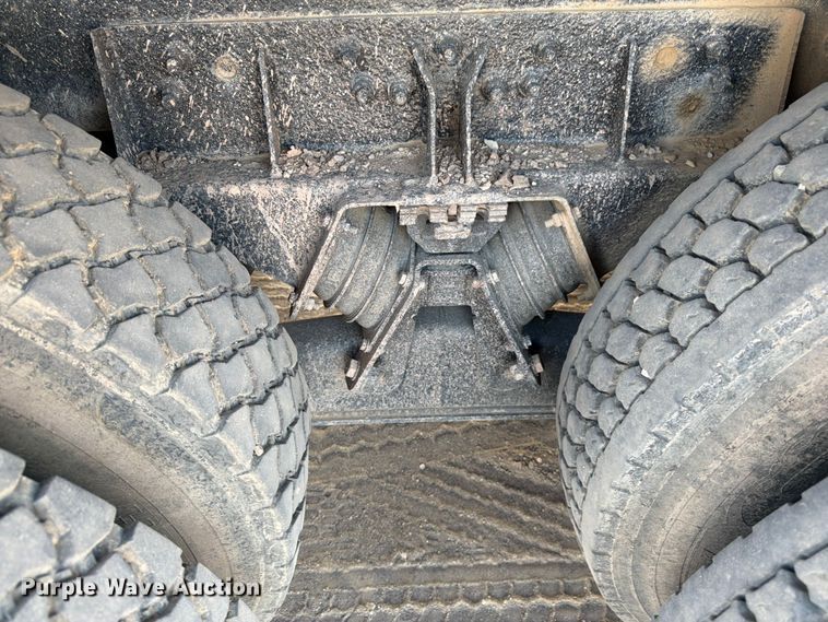 image for item FM7584 2000 Freightliner Conventional flatbed truck