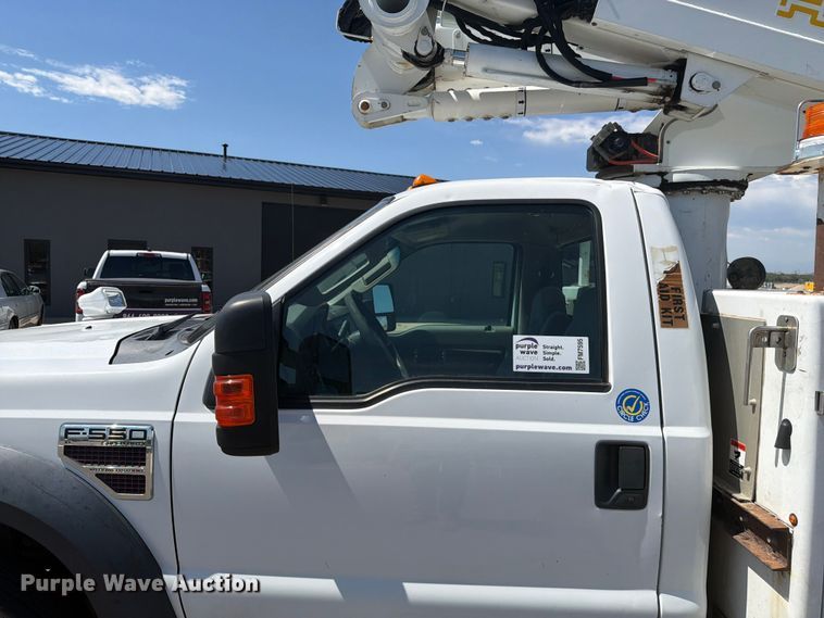 image for item FM7595 2009 Ford F550 Super Duty XL bucket truck