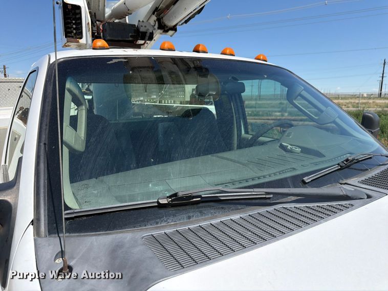 image for item FM7595 2009 Ford F550 Super Duty XL bucket truck