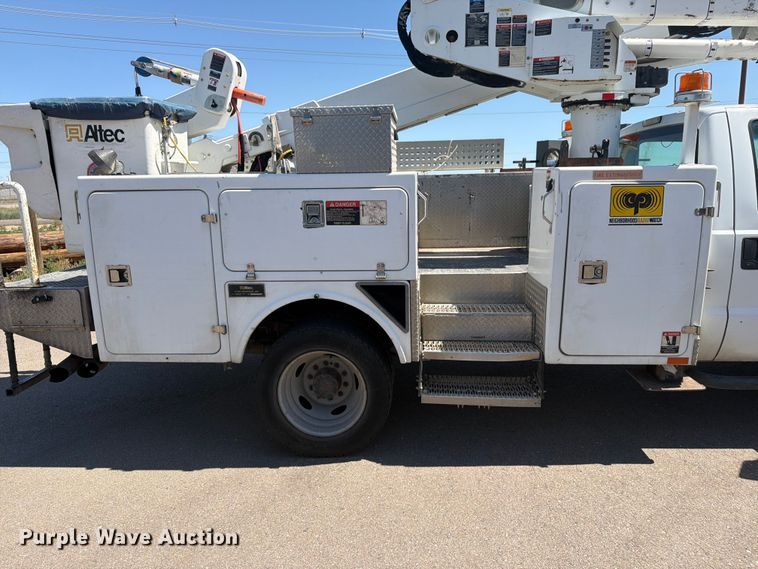 image for item FM7595 2009 Ford F550 Super Duty XL bucket truck