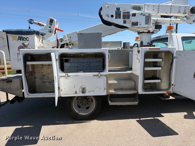 image for item FM7595 2009 Ford F550 Super Duty XL bucket truck
