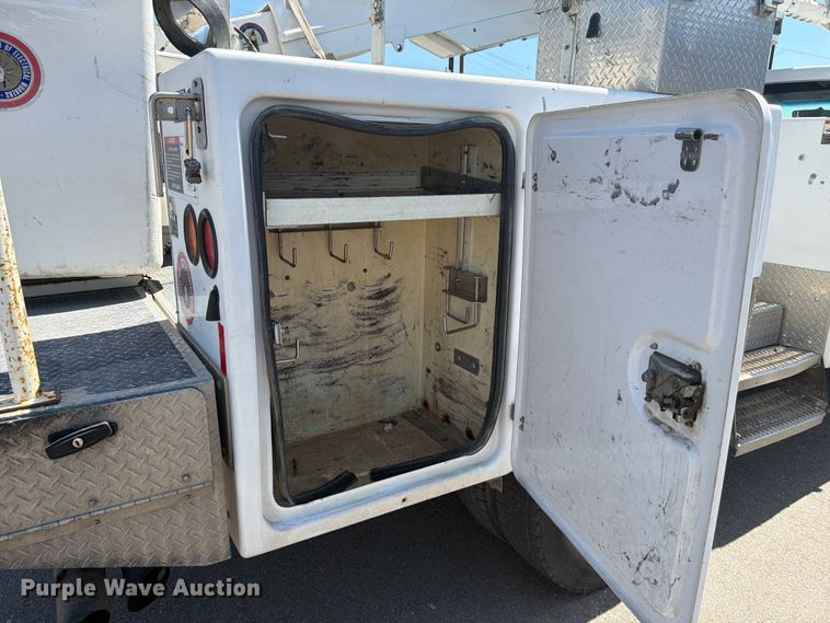 image for item FM7595 2009 Ford F550 Super Duty XL bucket truck
