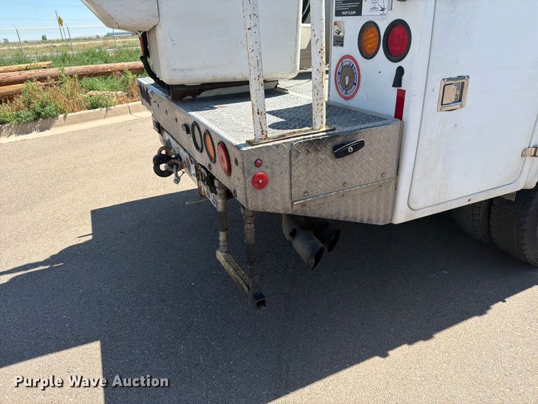 image for item FM7595 2009 Ford F550 Super Duty XL bucket truck