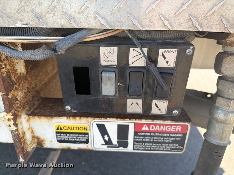 image for item FM7595 2009 Ford F550 Super Duty XL bucket truck