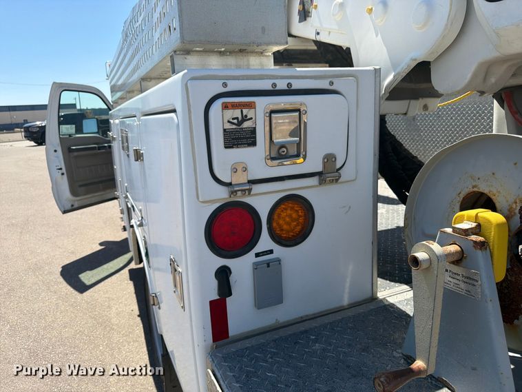 image for item FM7595 2009 Ford F550 Super Duty XL bucket truck