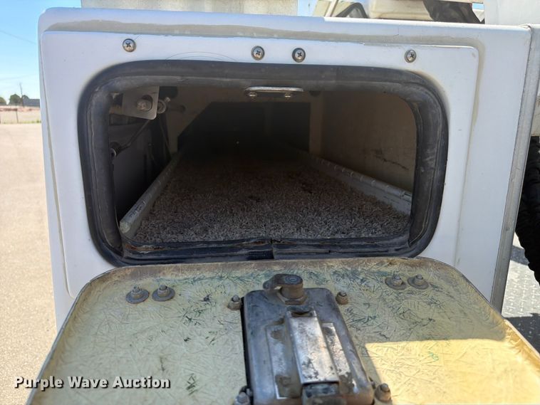 image for item FM7595 2009 Ford F550 Super Duty XL bucket truck