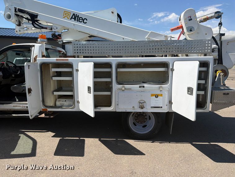 image for item FM7595 2009 Ford F550 Super Duty XL bucket truck