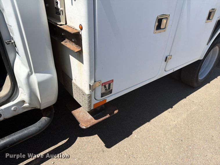 image for item FM7595 2009 Ford F550 Super Duty XL bucket truck