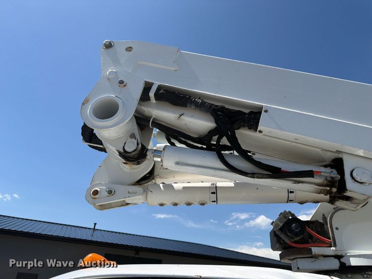 image for item FM7595 2009 Ford F550 Super Duty XL bucket truck