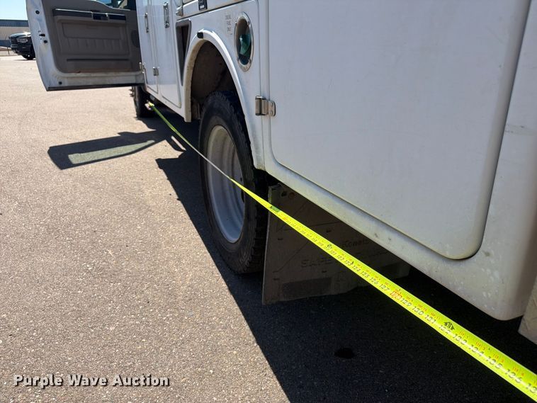 image for item FM7595 2009 Ford F550 Super Duty XL bucket truck