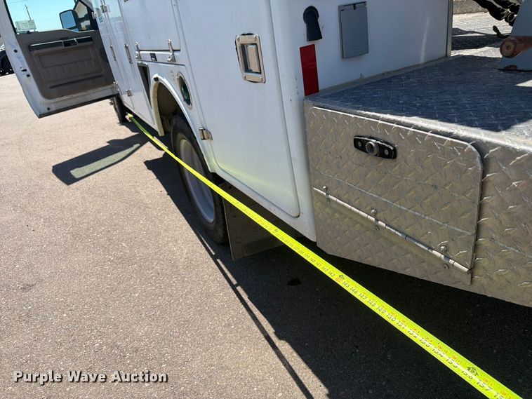 image for item FM7595 2009 Ford F550 Super Duty XL bucket truck
