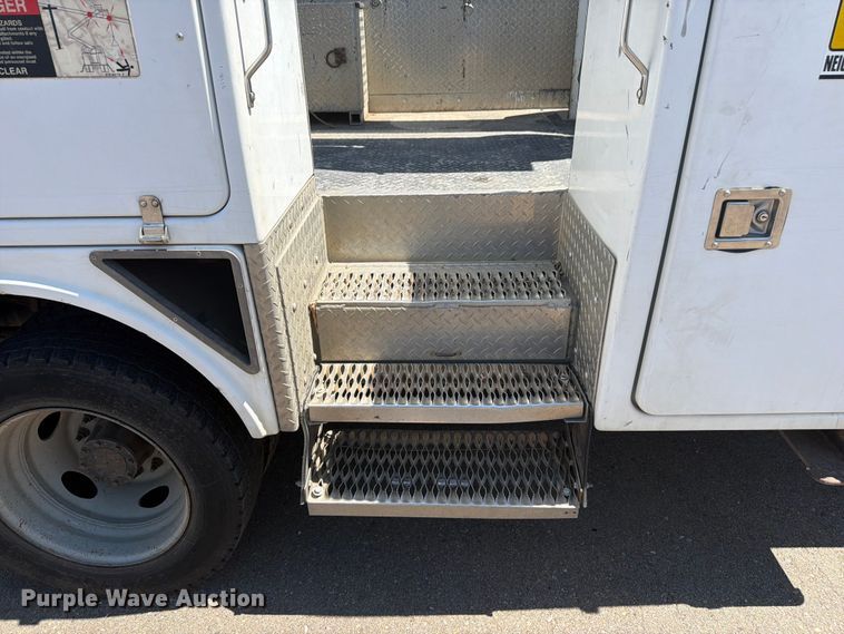 image for item FM7595 2009 Ford F550 Super Duty XL bucket truck