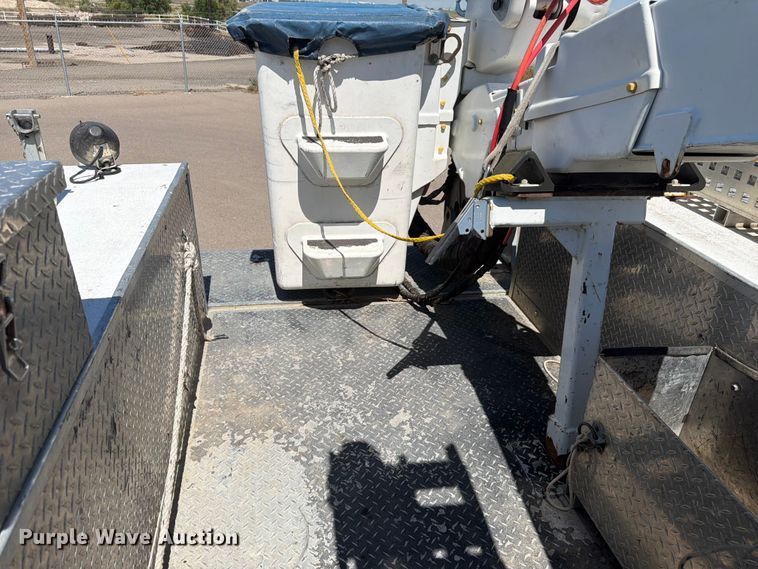 image for item FM7595 2009 Ford F550 Super Duty XL bucket truck