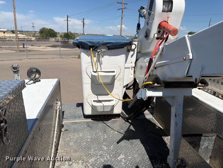 image for item FM7595 2009 Ford F550 Super Duty XL bucket truck