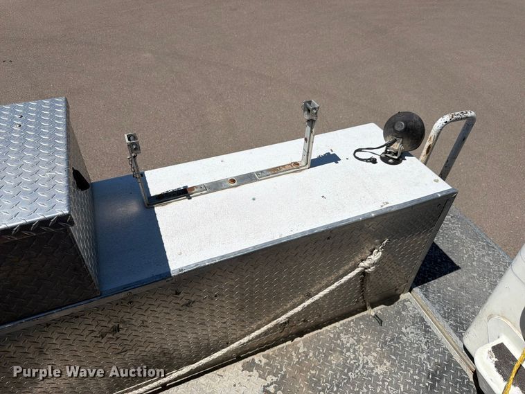 image for item FM7595 2009 Ford F550 Super Duty XL bucket truck
