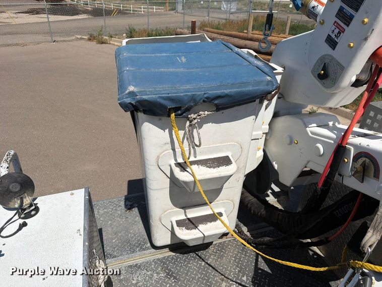 image for item FM7595 2009 Ford F550 Super Duty XL bucket truck