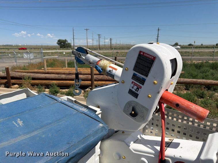 image for item FM7595 2009 Ford F550 Super Duty XL bucket truck