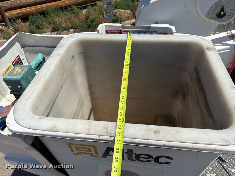 image for item FM7595 2009 Ford F550 Super Duty XL bucket truck