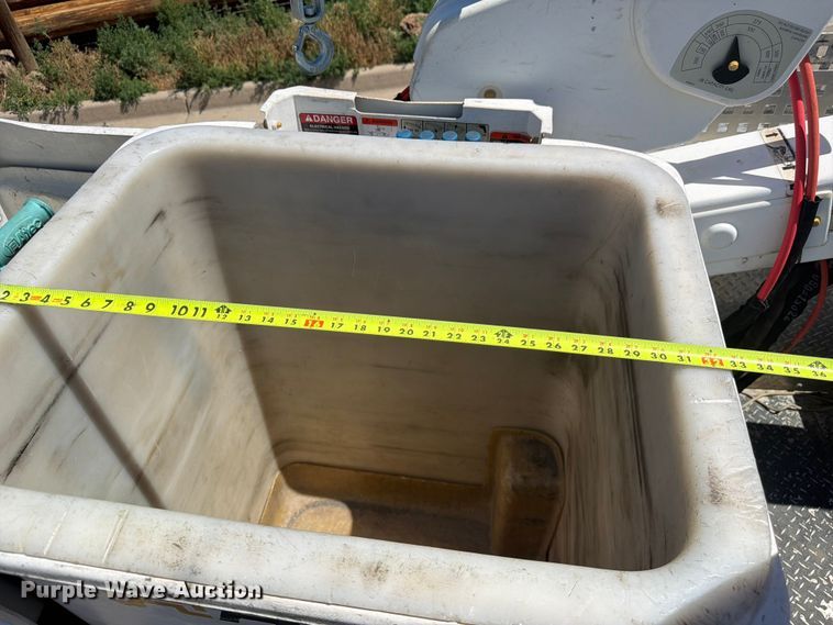 image for item FM7595 2009 Ford F550 Super Duty XL bucket truck