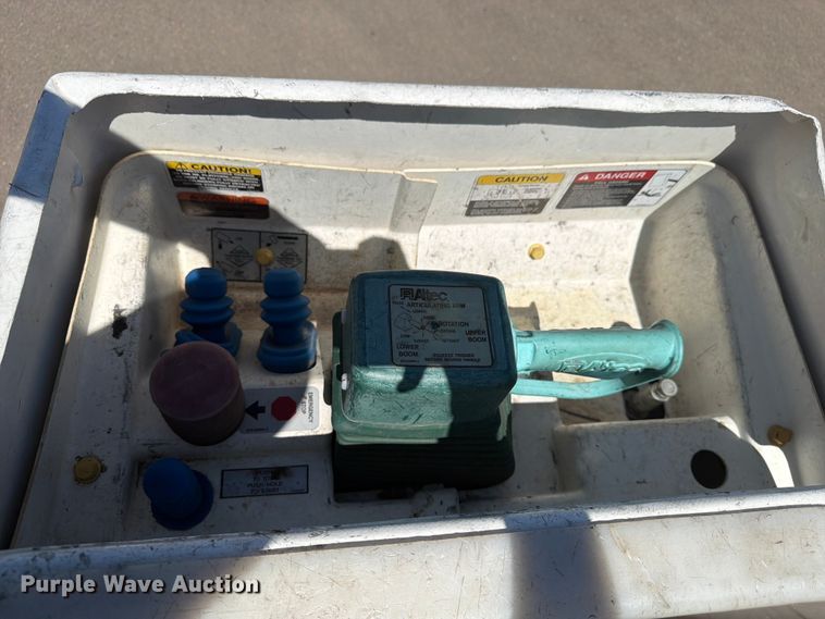 image for item FM7595 2009 Ford F550 Super Duty XL bucket truck