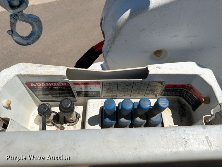 image for item FM7595 2009 Ford F550 Super Duty XL bucket truck