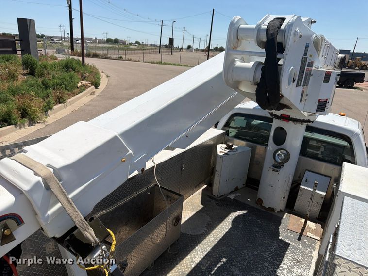 image for item FM7595 2009 Ford F550 Super Duty XL bucket truck