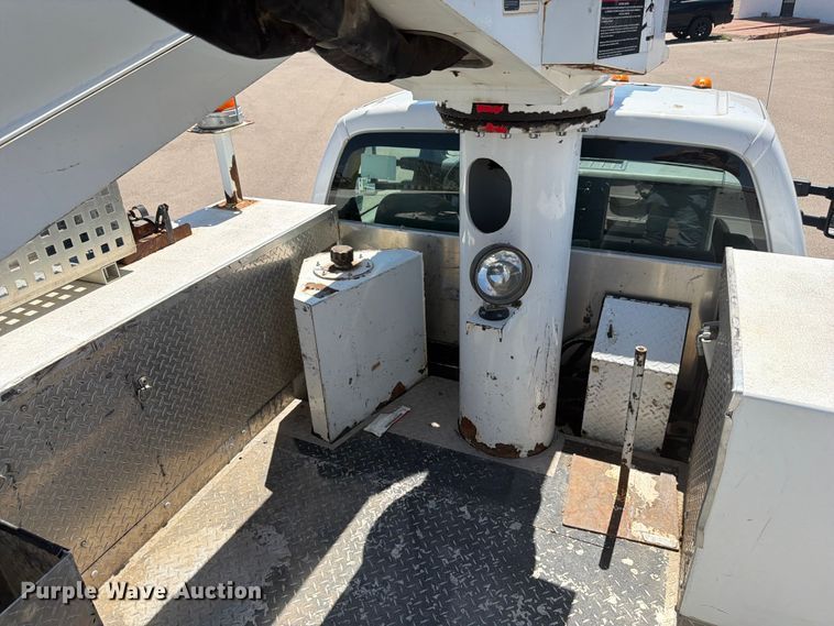 image for item FM7595 2009 Ford F550 Super Duty XL bucket truck