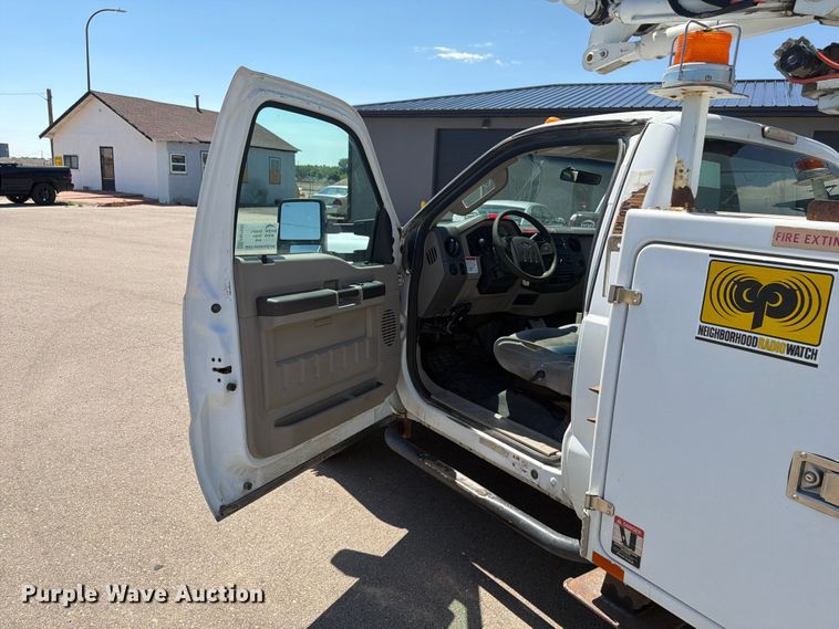 image for item FM7595 2009 Ford F550 Super Duty XL bucket truck