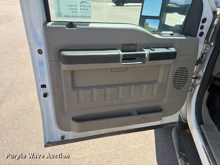 image for item FM7595 2009 Ford F550 Super Duty XL bucket truck