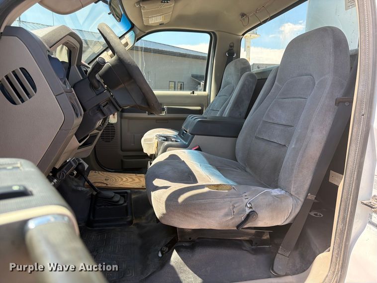 image for item FM7595 2009 Ford F550 Super Duty XL bucket truck