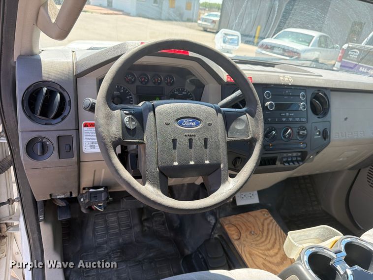image for item FM7595 2009 Ford F550 Super Duty XL bucket truck