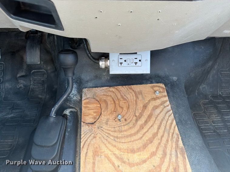 image for item FM7595 2009 Ford F550 Super Duty XL bucket truck