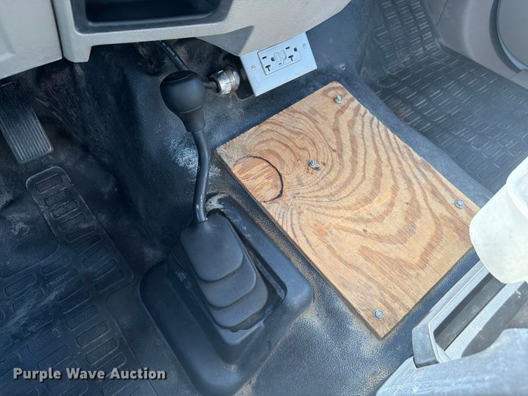 image for item FM7595 2009 Ford F550 Super Duty XL bucket truck