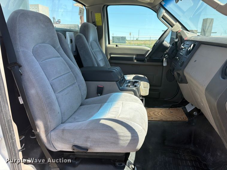 image for item FM7595 2009 Ford F550 Super Duty XL bucket truck