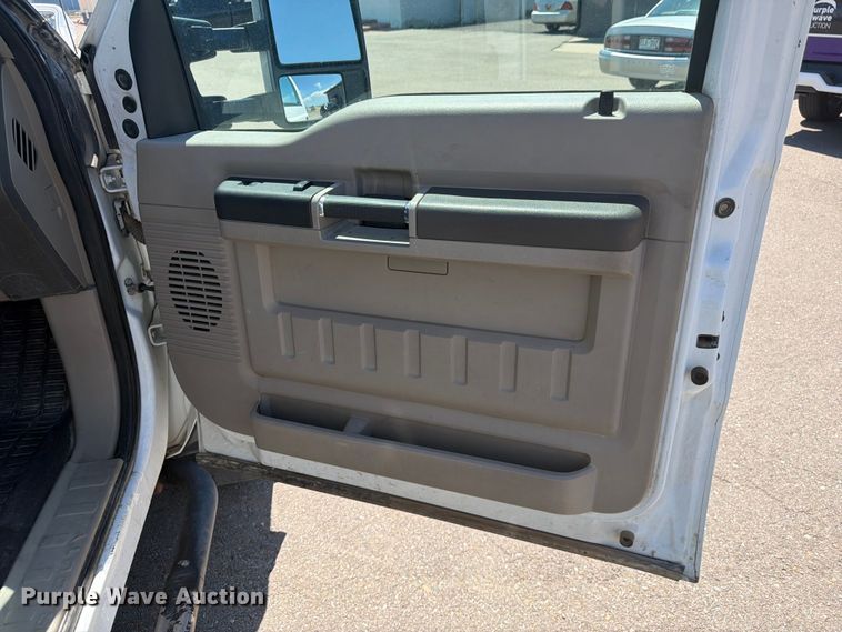 image for item FM7595 2009 Ford F550 Super Duty XL bucket truck