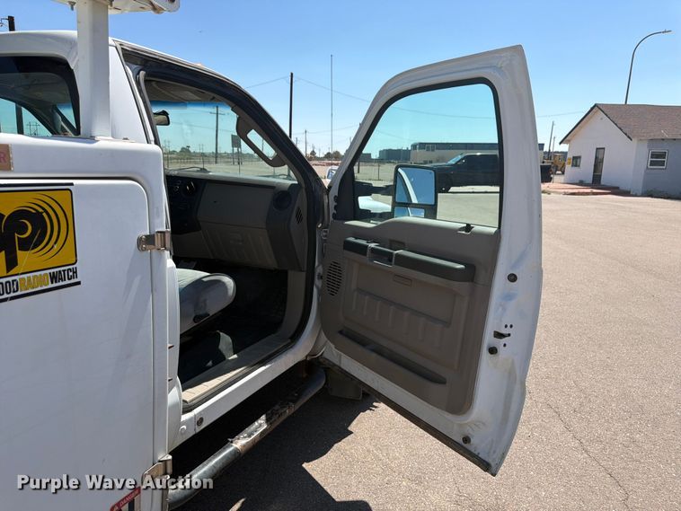 image for item FM7595 2009 Ford F550 Super Duty XL bucket truck