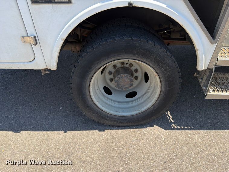 image for item FM7595 2009 Ford F550 Super Duty XL bucket truck