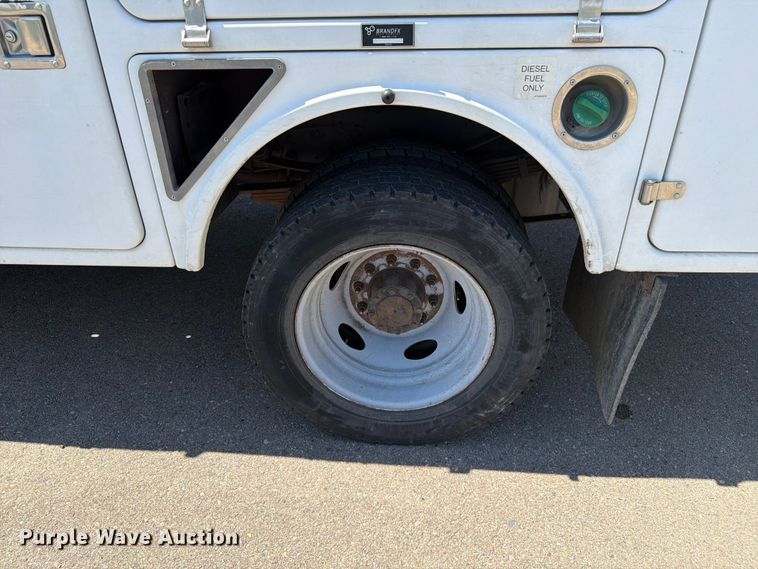 image for item FM7595 2009 Ford F550 Super Duty XL bucket truck