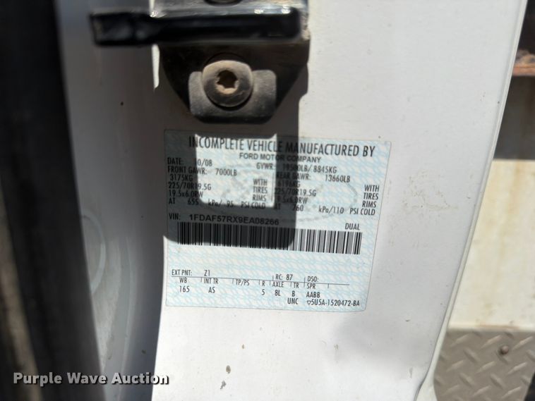 image for item FM7595 2009 Ford F550 Super Duty XL bucket truck