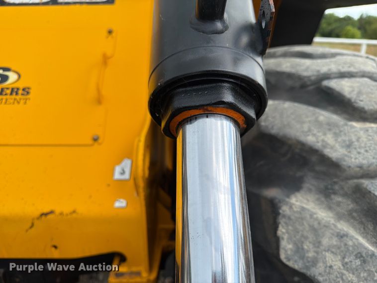 image for item FN2504 2015 JCB 427 HT T4 wheel loader