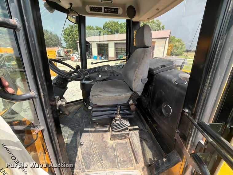image for item FN2504 2015 JCB 427 HT T4 wheel loader