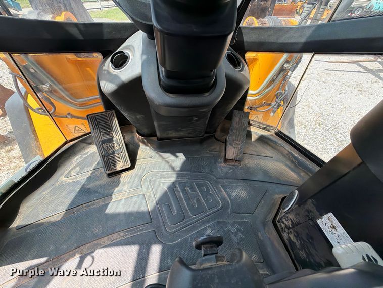 image for item FN2504 2015 JCB 427 HT T4 wheel loader
